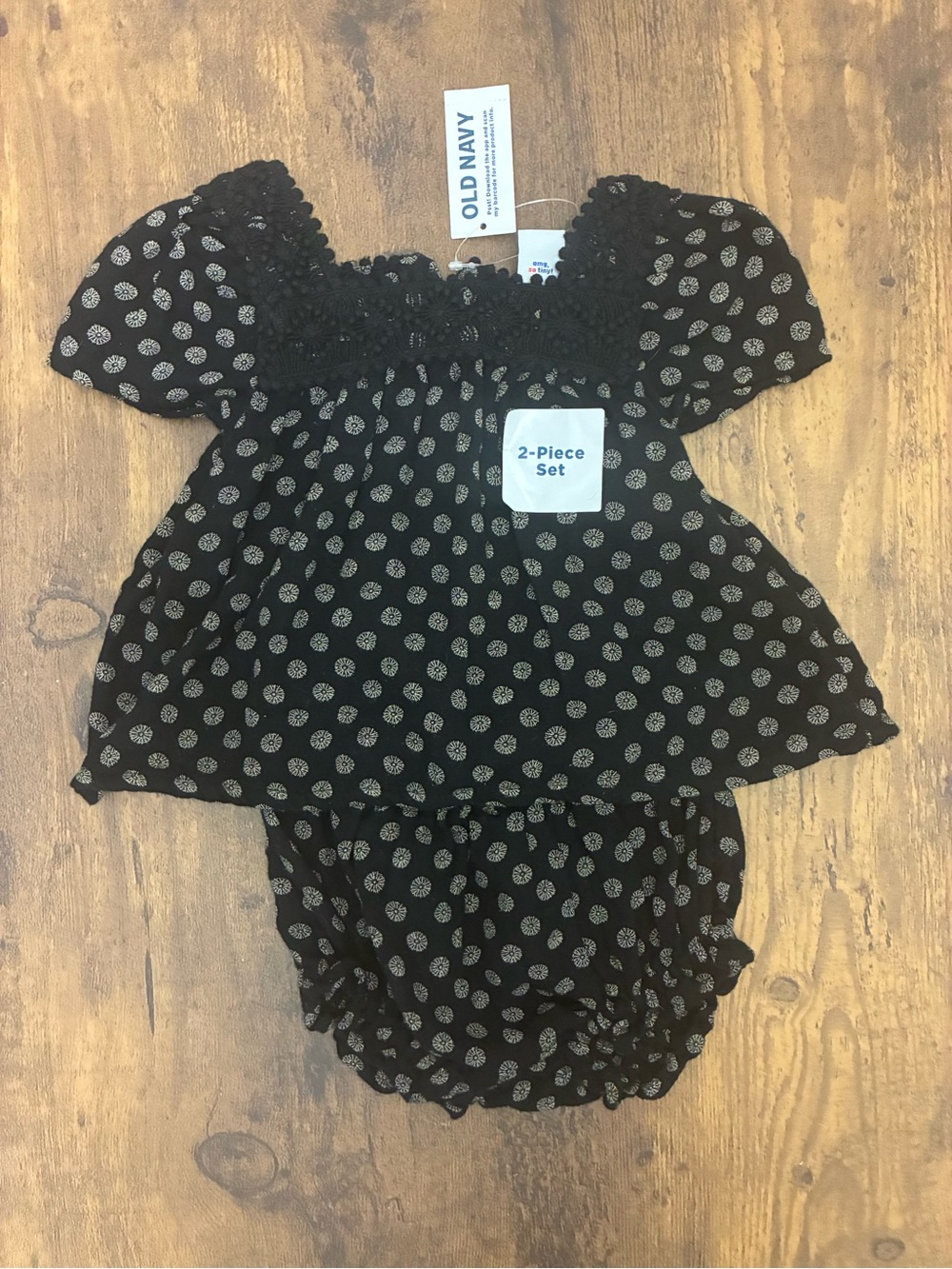 Old Navy Baby 3-6 months 2-Piece Polka Dot Set